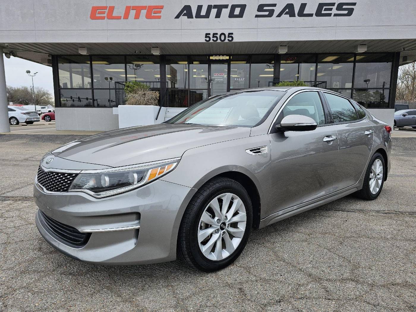 2017 Kia Optima EX — Sedan — 92,213 mi — Wichita, KS
