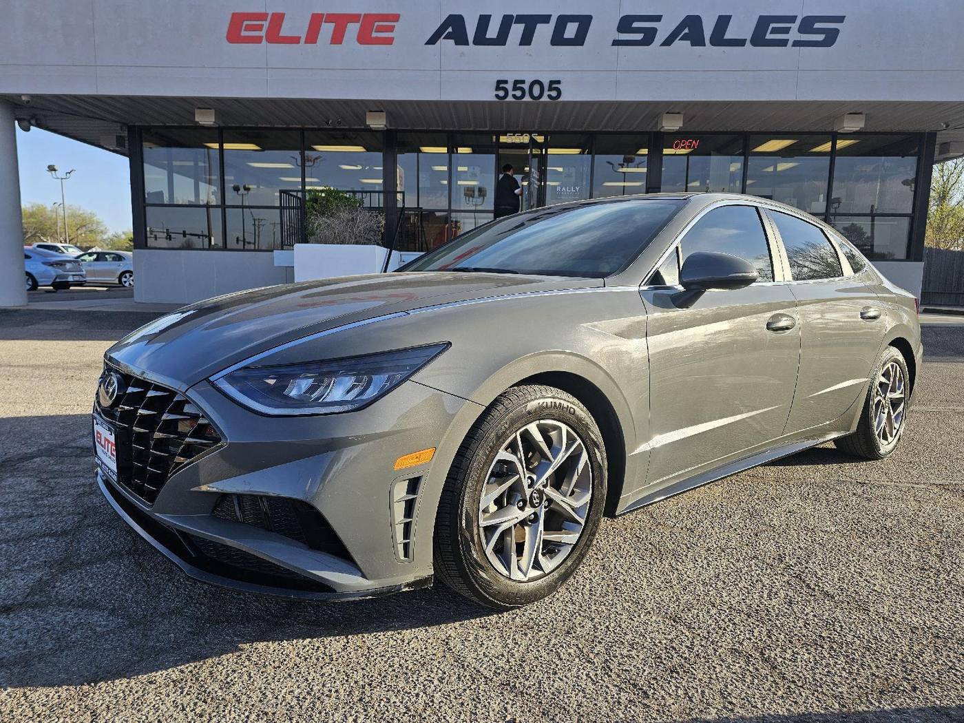 2021 Hyundai Sonata SEL — Sedan — 111,927 mi — Wichita, KS