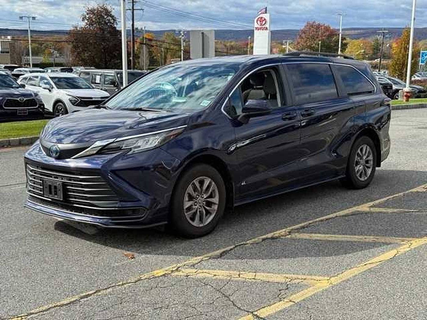 2023 Toyota Sienna LE — Minivan — 22,660 mi — Ramsey, NJ