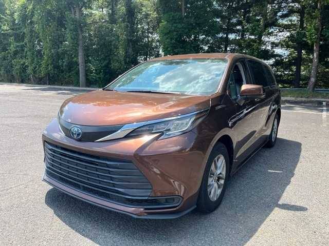 2022 Toyota Sienna LE — Minivan — 31,217 mi — Ramsey, NJ
