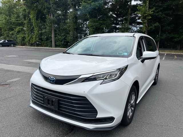 2022 Toyota Sienna LE — Minivan — 60,517 mi — Ramsey, NJ