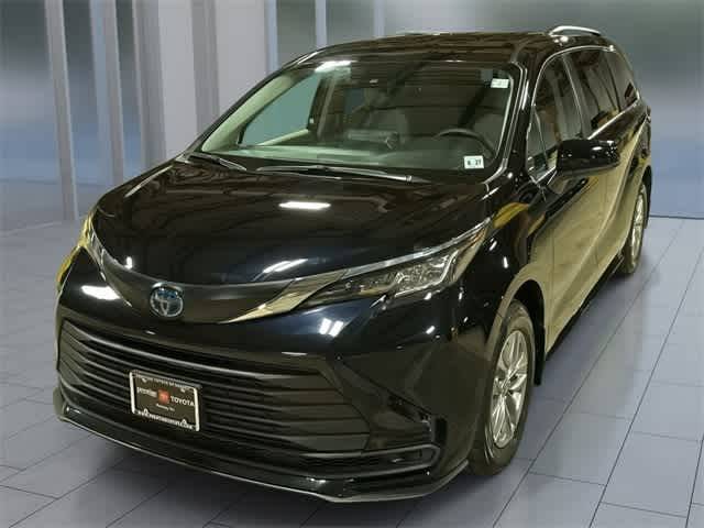 2022 Toyota Sienna LE — Minivan — 15,045 mi — Ramsey, NJ