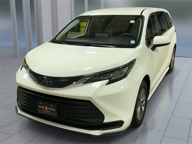 2022 Toyota Sienna LE — Minivan — 46,525 mi — Ramsey, NJ