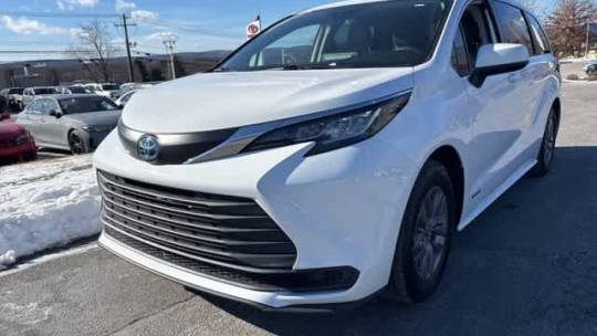 2021 Toyota Sienna LE — Minivan — 44,936 mi — Ramsey, NJ