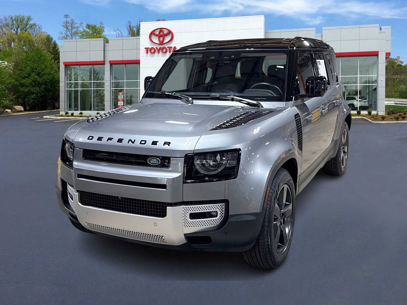 2023 Land Rover Defender SE