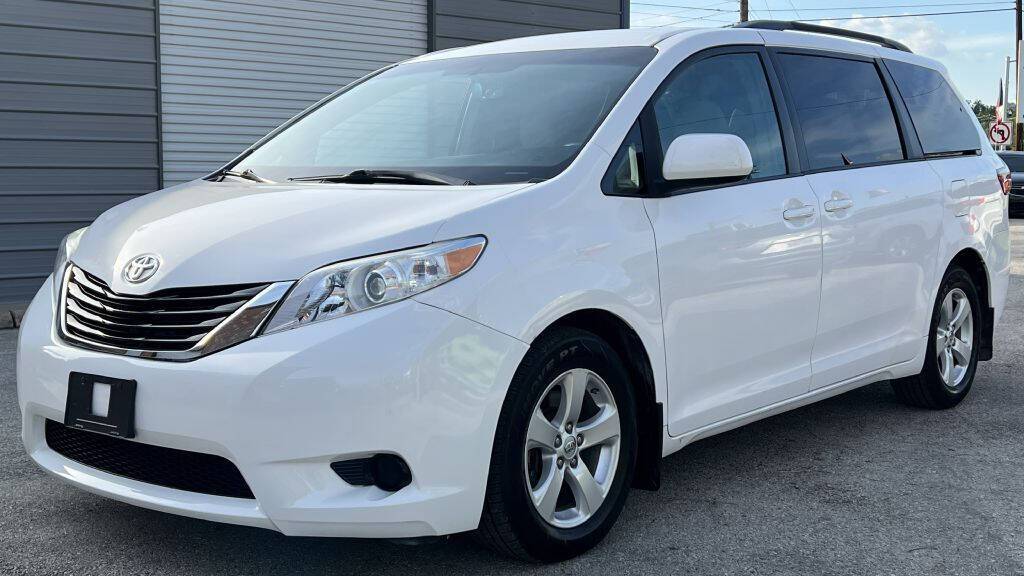 2015 Toyota Sienna LE — Minivan — 131,905 mi — Austin, TX