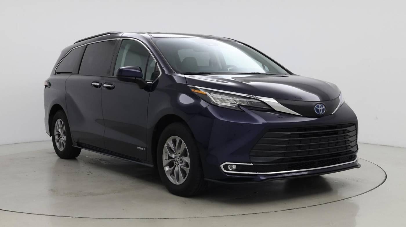 2021 Toyota Sienna XLE — Minivan — 46,339 mi — Fort Myers, FL