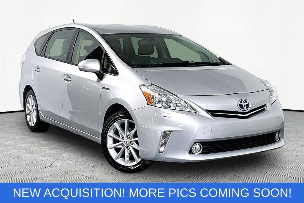2014 Toyota Prius v Five
