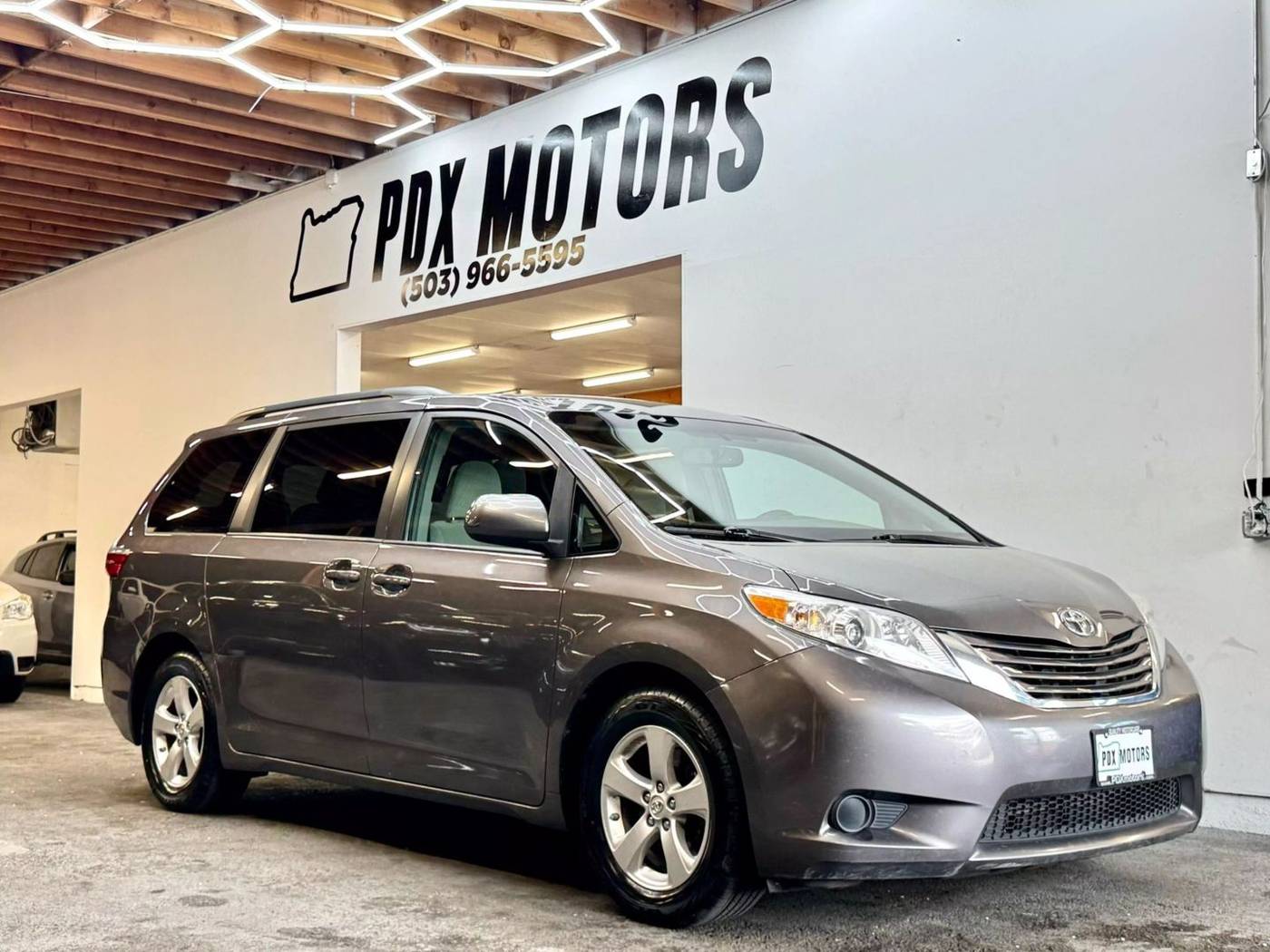 2017 Toyota Sienna LE — Minivan — 113,612 mi — Portland, OR