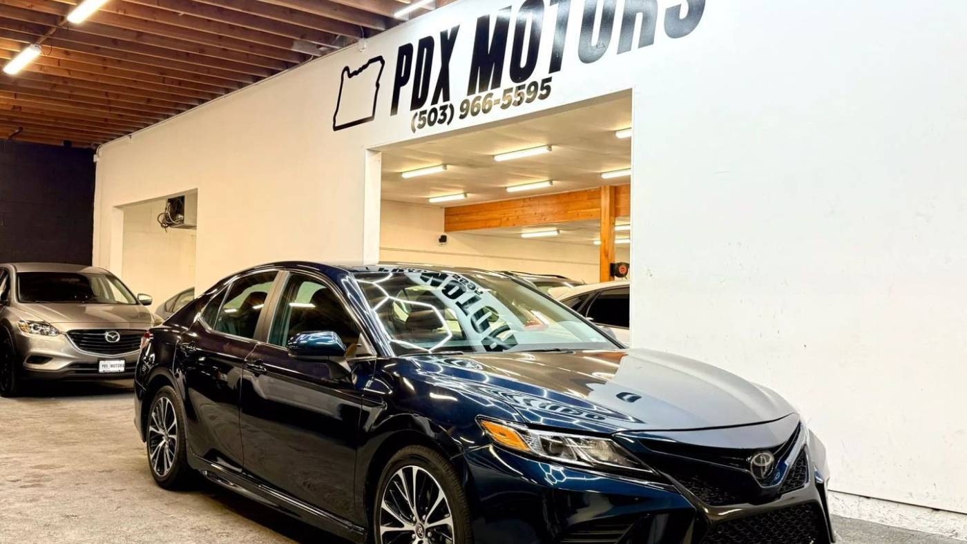 2020 Toyota Camry SE — Sedan — 53,488 mi — Portland, OR