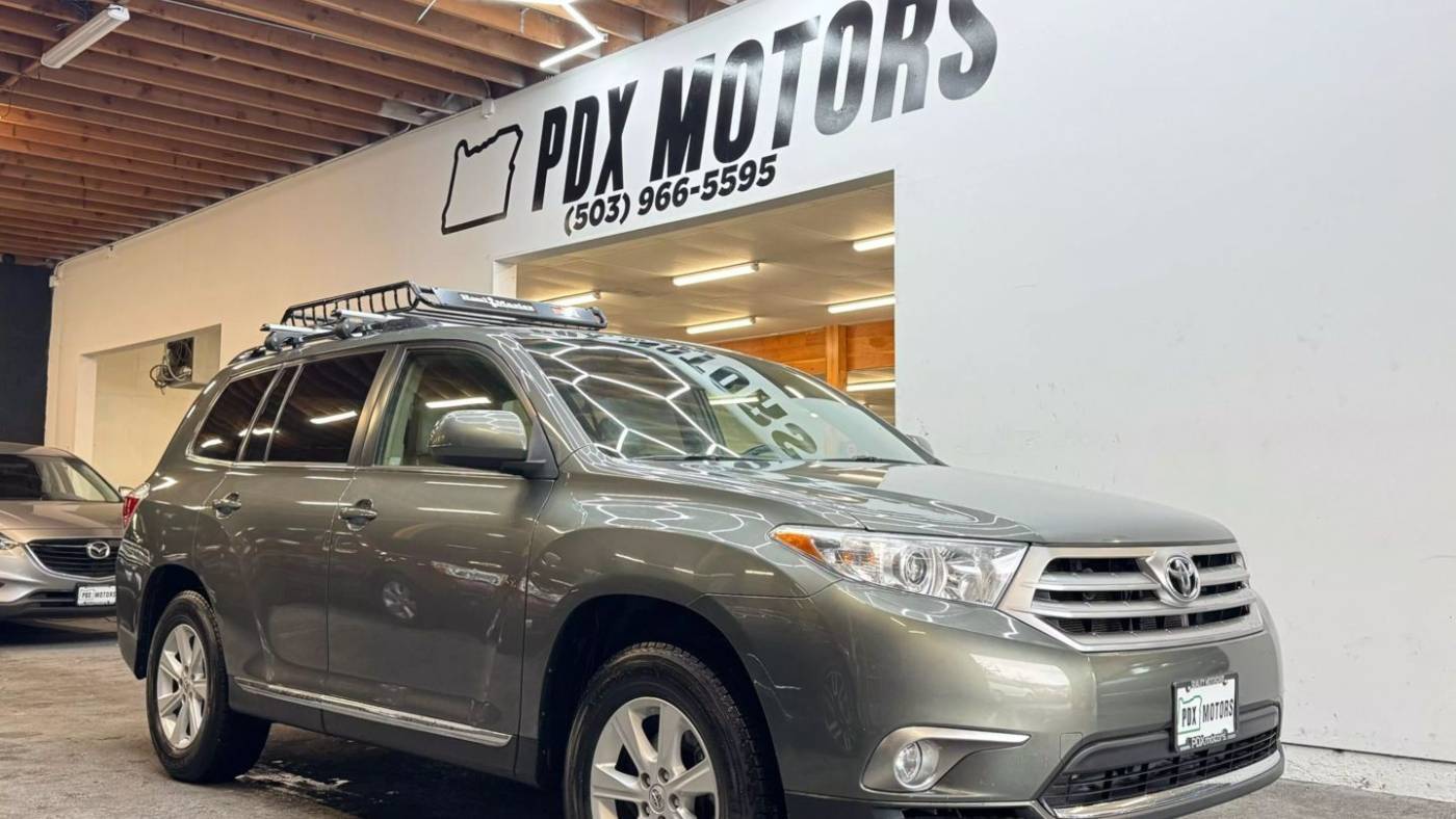 2011 Toyota Highlander SE V6 — SUV — 105,389 mi — Portland, OR