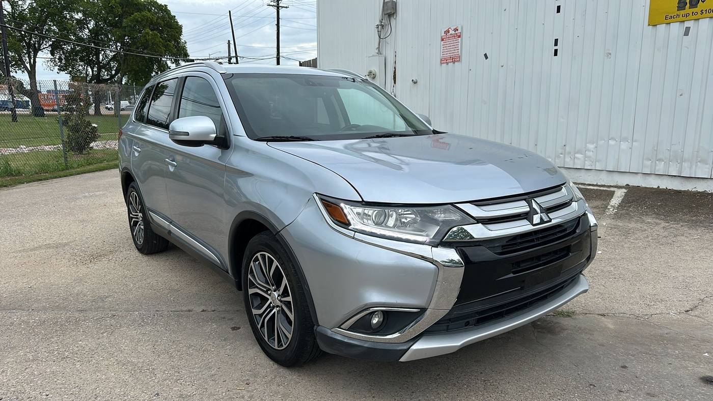 2017 Mitsubishi Outlander SE — SUV — 84,205 mi — Denton, TX