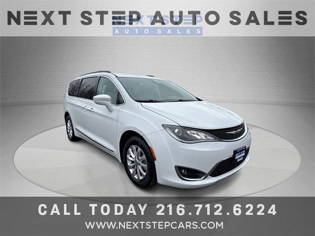 2017 Chrysler Pacifica Touring L — Minivan — 95,485 mi — Kirtland, OH