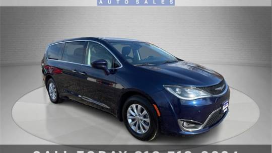 2020 Chrysler Pacifica Touring — Minivan — 111,050 mi — Kirtland, OH
