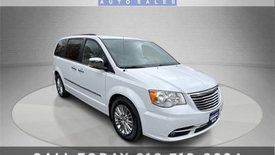 2015 Chrysler Town & Country Touring-L — Minivan — 108,742 mi — Kirtland, OH
