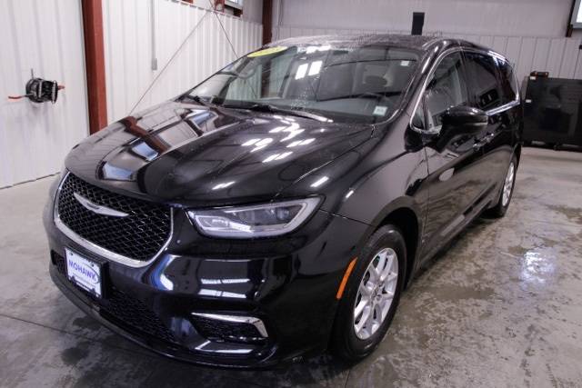 2023 Chrysler Pacifica Touring L — Minivan — 58,205 mi — Scotia, NY