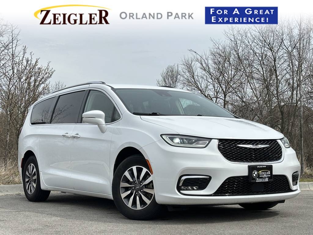 2021 Chrysler Pacifica Touring L — Minivan — 57,644 mi — Orland Park, IL
