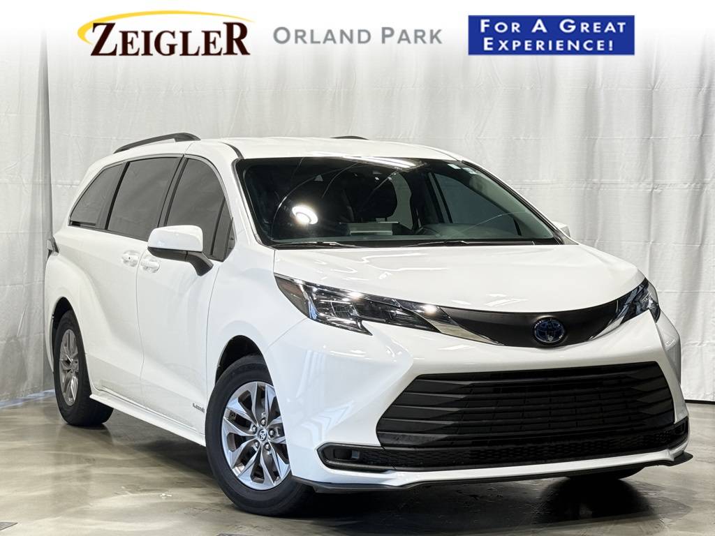 2021 Toyota Sienna LE — Minivan — 65,062 mi — Orland Park, IL