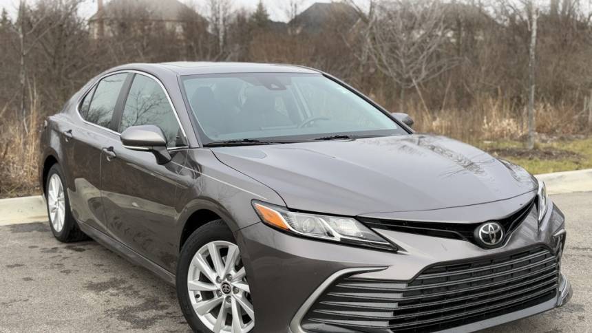 2022 Toyota Camry LE — Sedan — 51,751 mi — Orland Park, IL