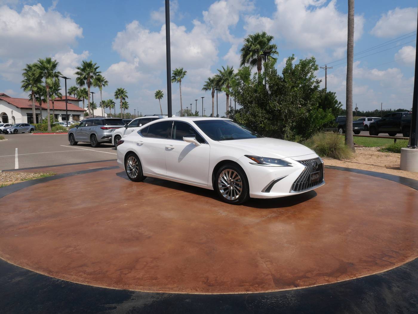 2023 Lexus ES ES 300h Ultra Luxury — Sedan — 39,424 mi — San Juan, TX