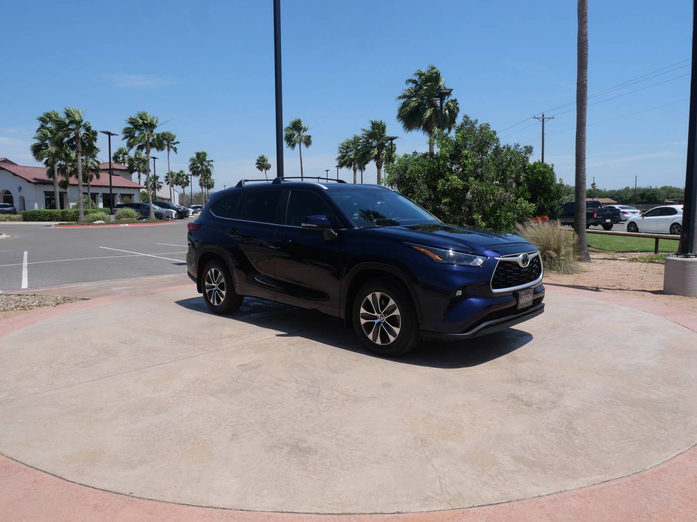 2023 Toyota Highlander XLE — SUV — 10,334 mi — San Juan, TX