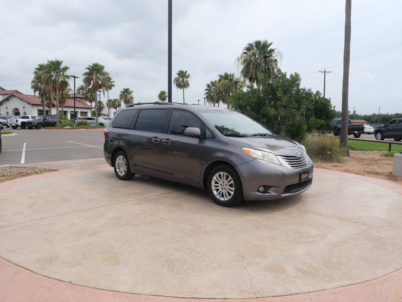 2017 Toyota Sienna XLE — Minivan — 113,322 mi — San Juan, TX