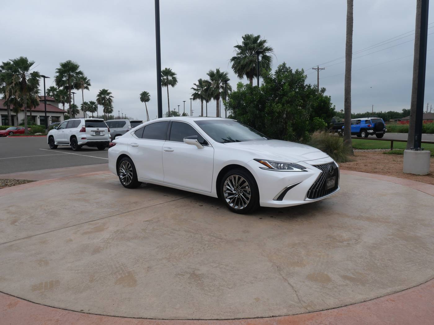 2024 Lexus ES ES 300h Luxury — Sedan — 7,458 mi — San Juan, TX