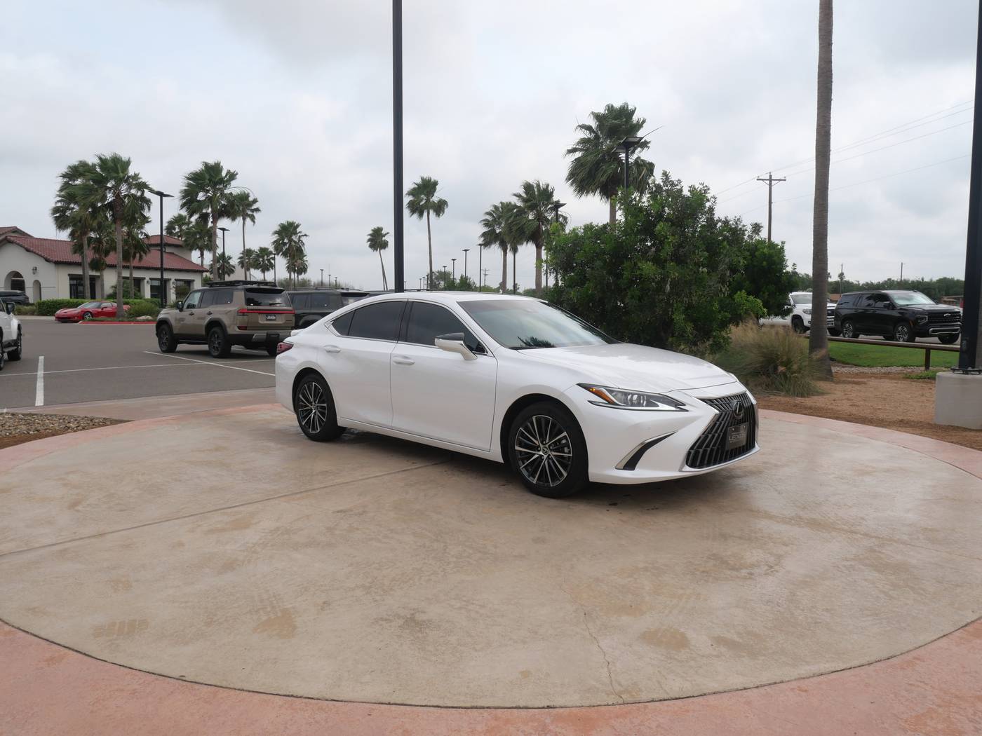 2025 Lexus ES ES 300h — Sedan — 3,766 mi — San Juan, TX