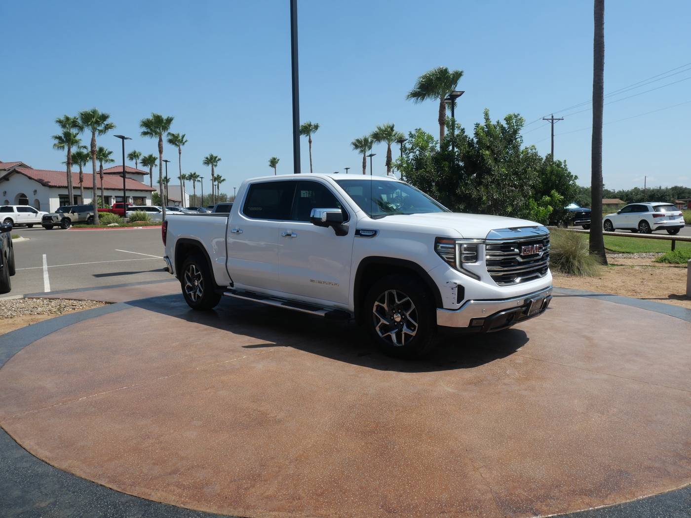 2022 GMC Sierra 1500 SLT — Pickup Truck — 33,882 mi — San Juan, TX