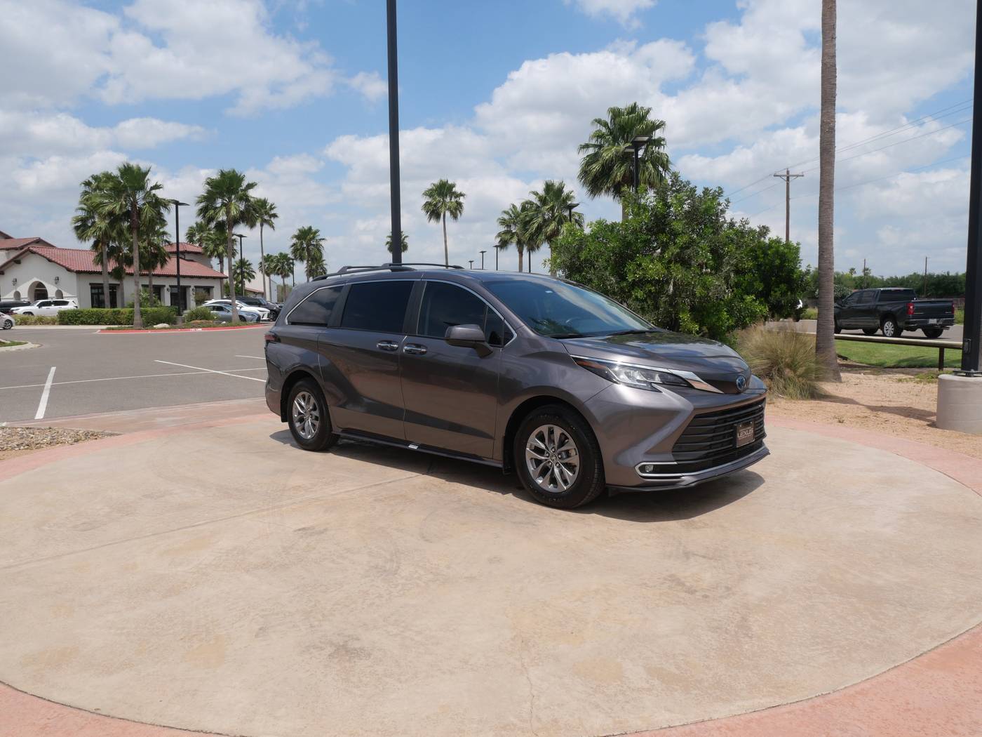 2022 Toyota Sienna XLE — Minivan — 47,574 mi — San Juan, TX