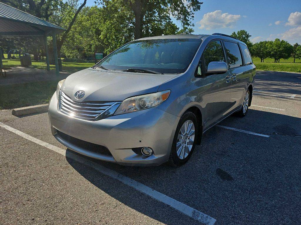 2012 Toyota Sienna XLE — Minivan — 134,751 mi — Merriam, KS