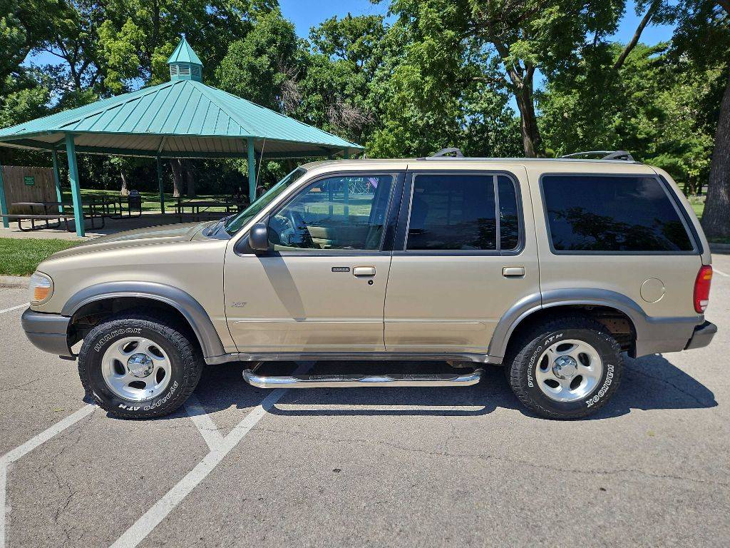2000 Ford Explorer XLT — SUV — 80,288 mi — Merriam, KS