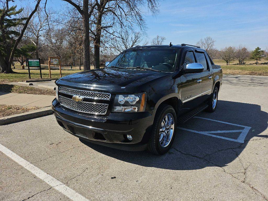 2009 Chevrolet Avalanche LTZ — Pickup Truck — 122,595 mi — Merriam, KS