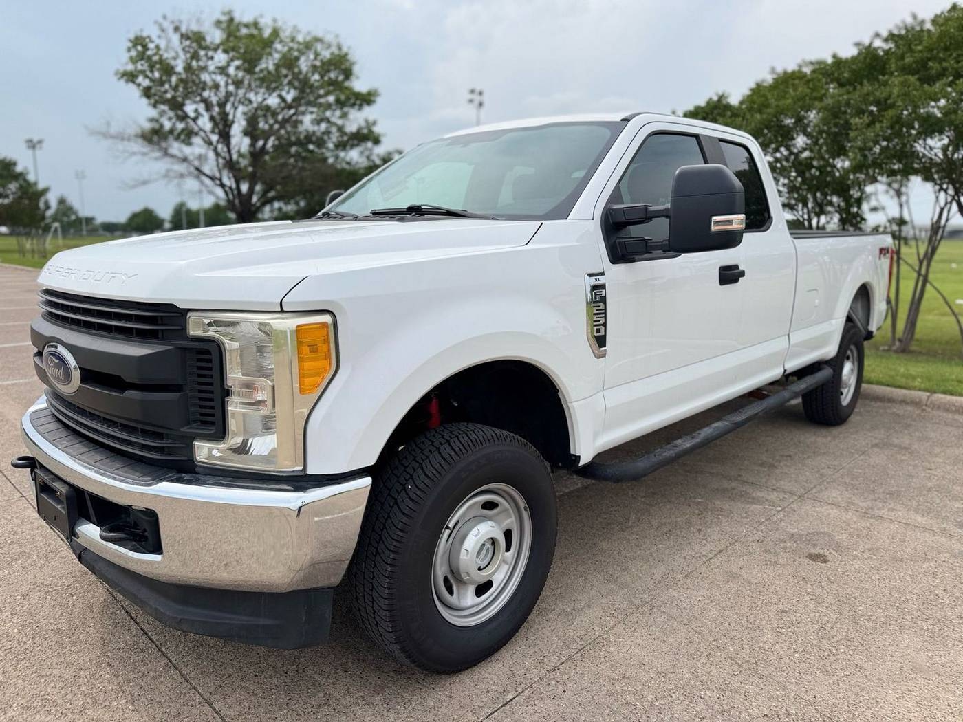 2017 Ford Super Duty F-250 XL — Pickup Truck — 121,887 mi — Dallas, TX