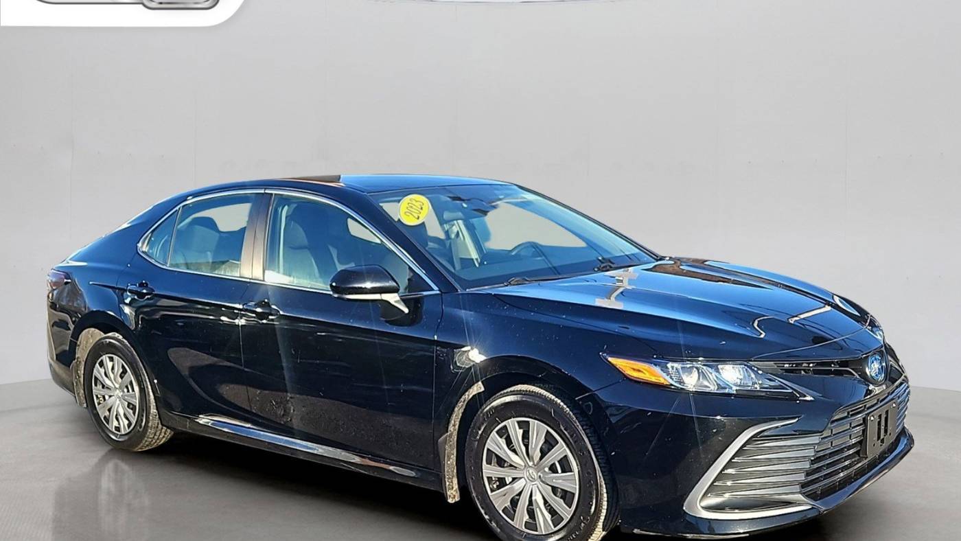 2023 Toyota Camry Hybrid LE — Sedan — 25,140 mi — Somerset, MA