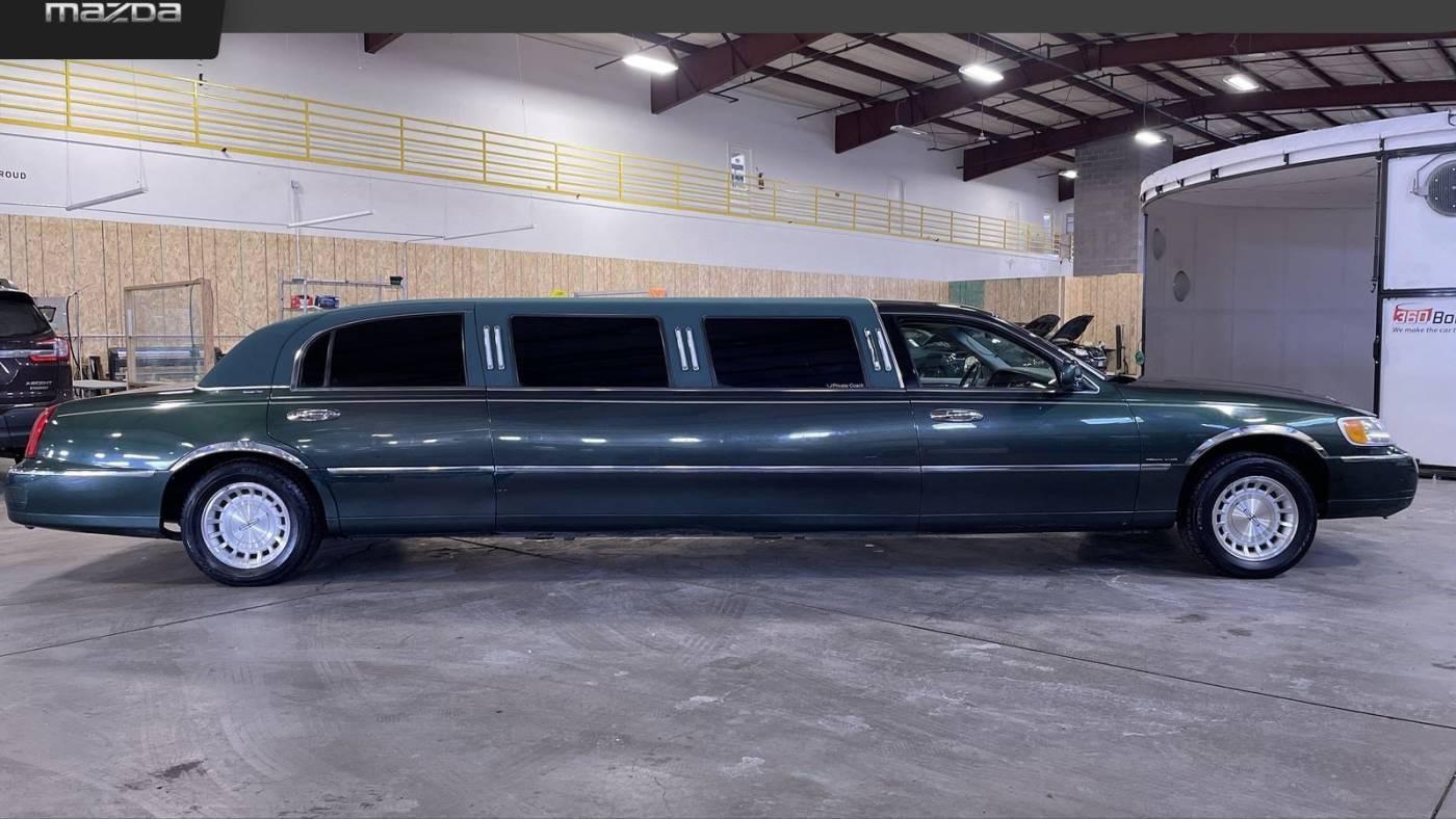 1999 Lincoln Town Car Executive — Sedan — 138,782 mi — Denver, CO