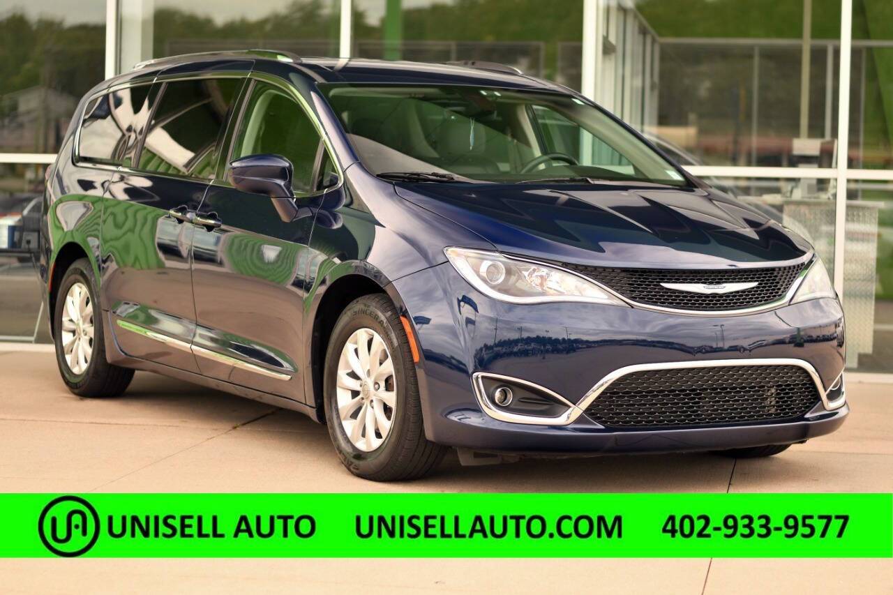 2019 Chrysler Pacifica Touring L — Minivan — 67,416 mi — Bellevue, NE