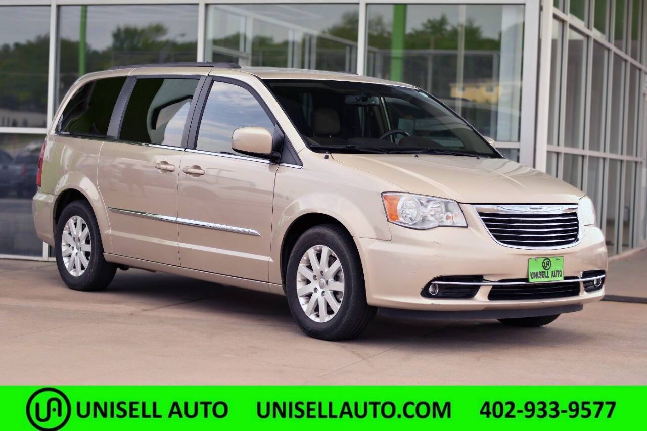 2014 Chrysler Town & Country Touring — Minivan — 123,162 mi — Bellevue, NE