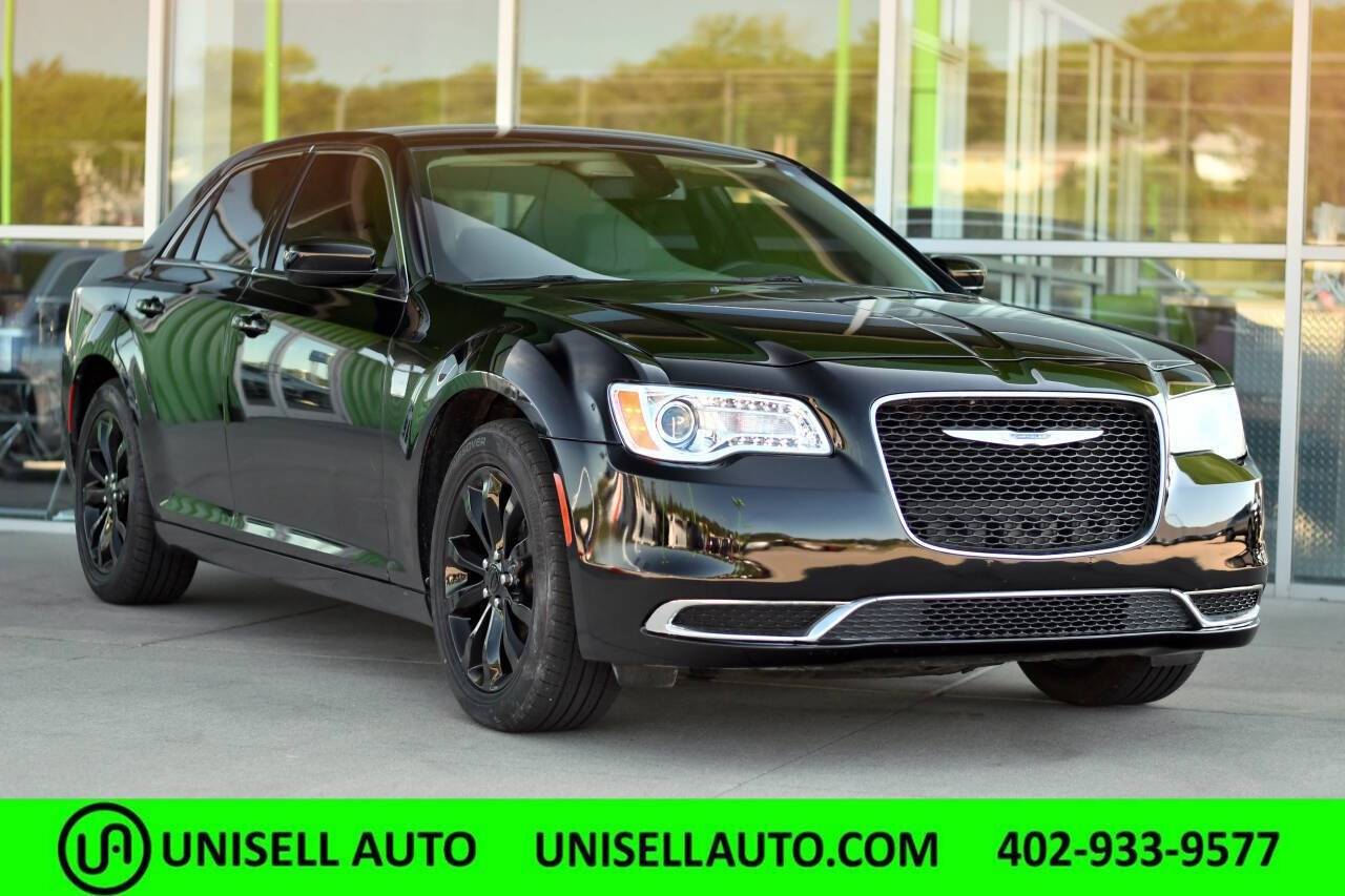 2019 Chrysler 300 Touring L — Sedan — 25,904 mi — Bellevue, NE