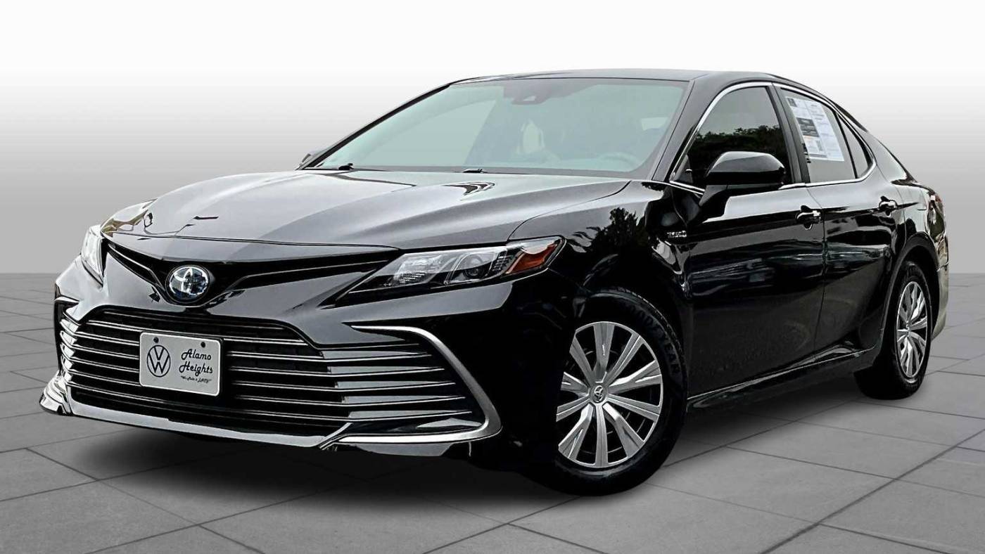 2021 Toyota Camry Hybrid LE — Sedan — 86,550 mi — San Antonio, TX