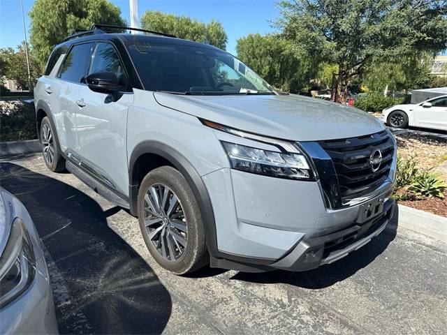 2022 Nissan Pathfinder Platinum — SUV — 23,376 mi — Valencia, CA