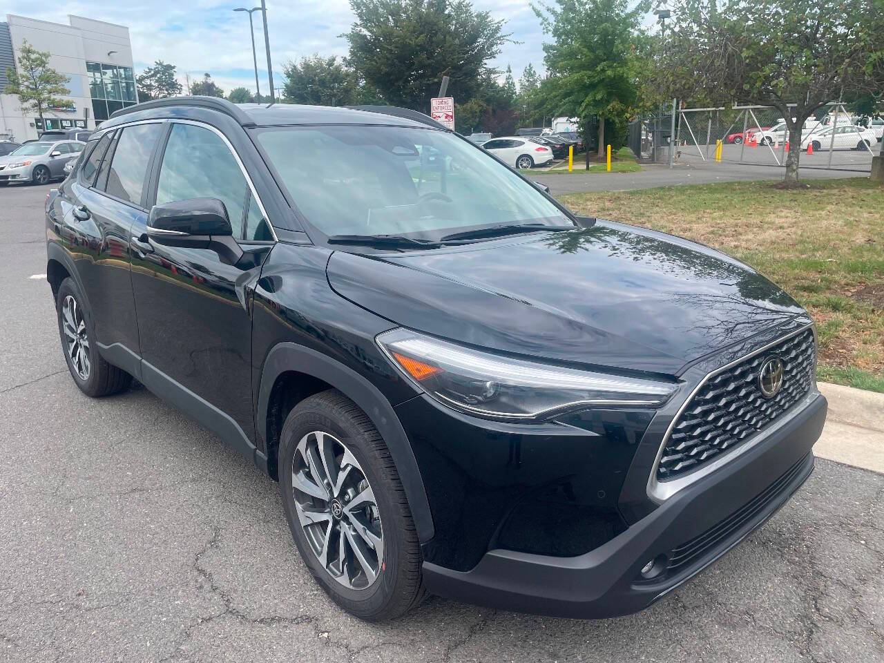 2025 Toyota Corolla Cross XLE — SUV — 9,409 mi — Chantilly, VA