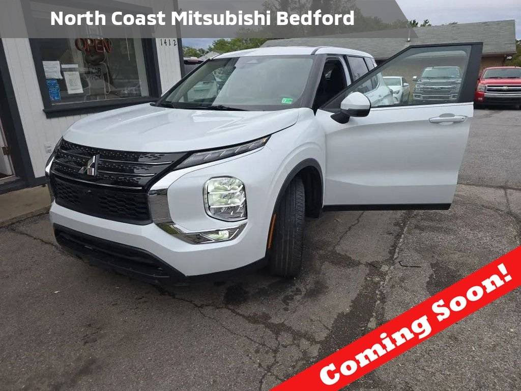2024 Mitsubishi Outlander ES — SUV — 6,235 mi — Bedford, OH