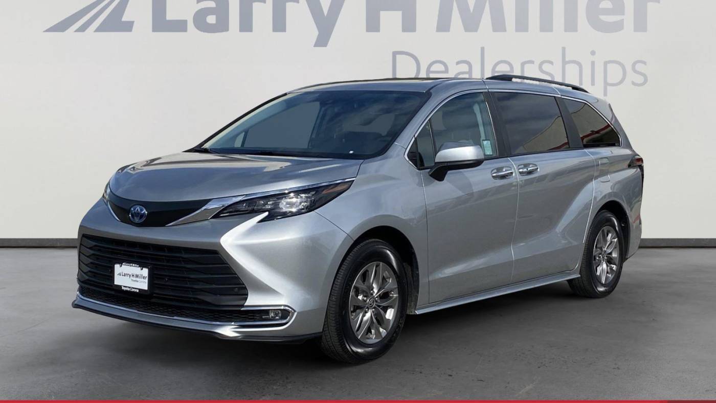2024 Toyota Sienna XLE — Minivan — 17,105 mi — Corona, CA