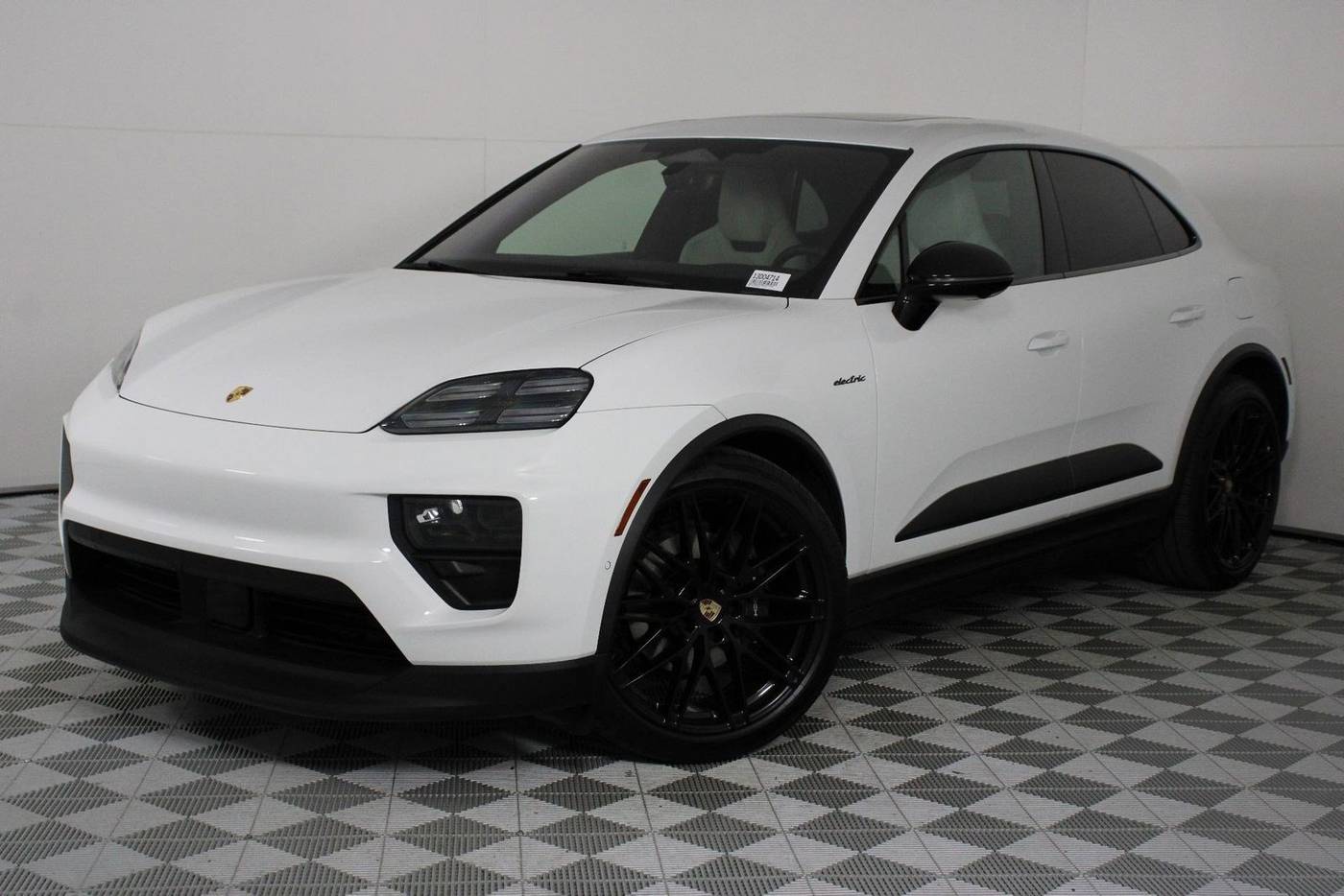 2025 Porsche Macan Electric Macan Electric — SUV — 6,175 mi — Pasadena, CA
