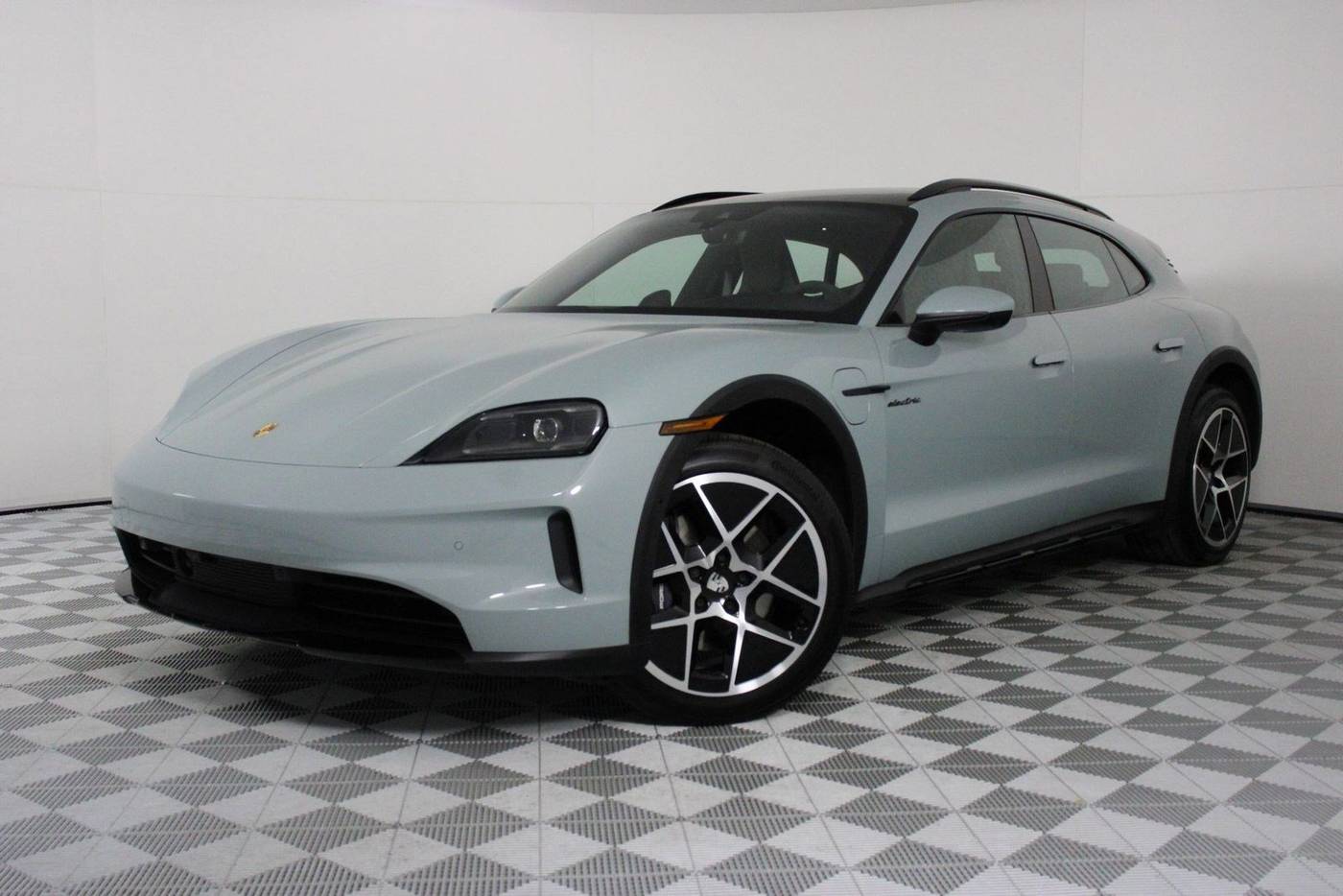 2025 Porsche Taycan 4