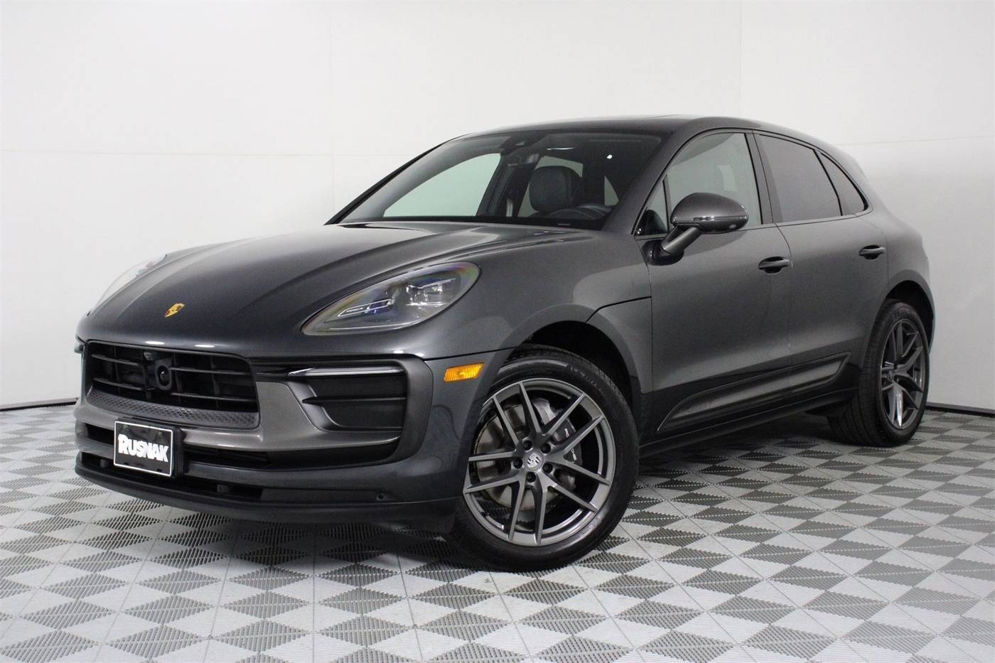 2025 Porsche Macan T — SUV — 2,768 mi — Pasadena, CA