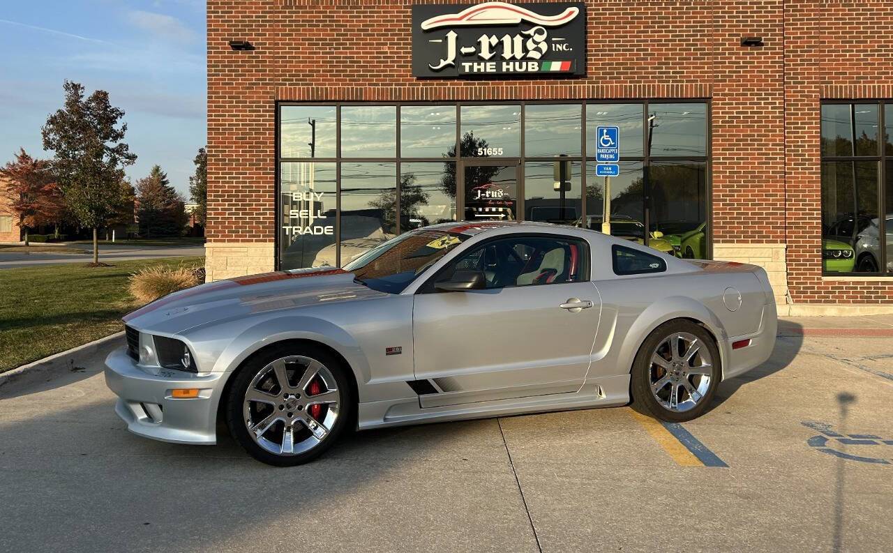 2005 Ford Mustang GT Premium — Coupe — 35,000 mi — Macomb, MI