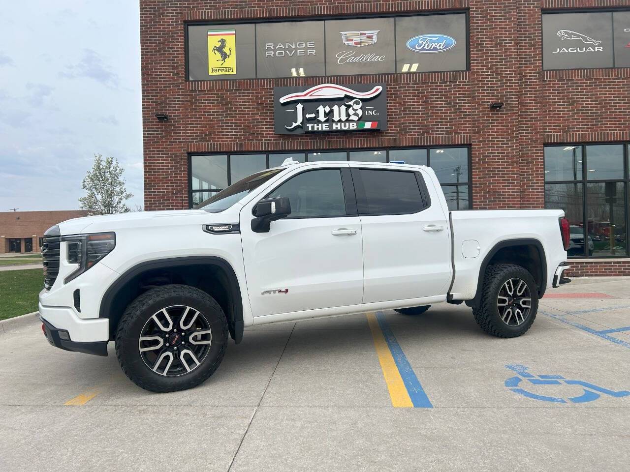 2022 GMC Sierra 1500 AT4 — Pickup Truck — 119,956 mi — Macomb, MI