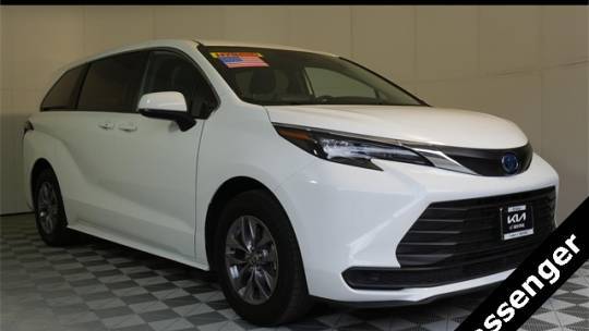 2024 Toyota Sienna LE — Minivan — 30,160 mi — Irvine, CA